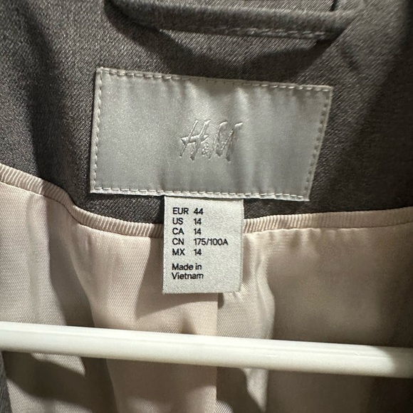 H & M blazer new condition - Picture 2 of 3